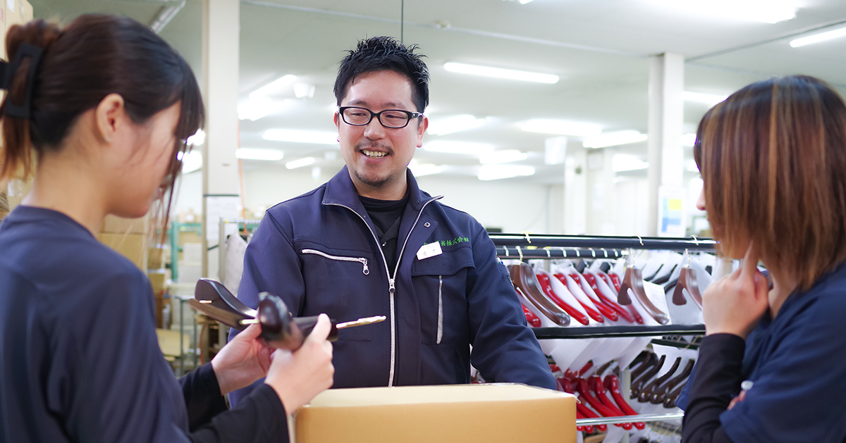 世界一のハンガーを届ける | 組立て特集 | NAKATA HANGER