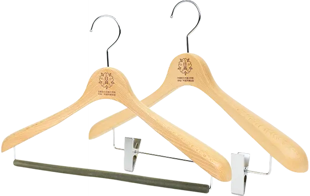 オリジナルのロゴが入った木製ハンガー2本