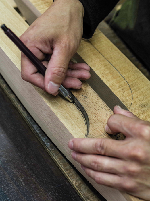 ナカタハンガー(中田工芸)職人のブナ材に手書き